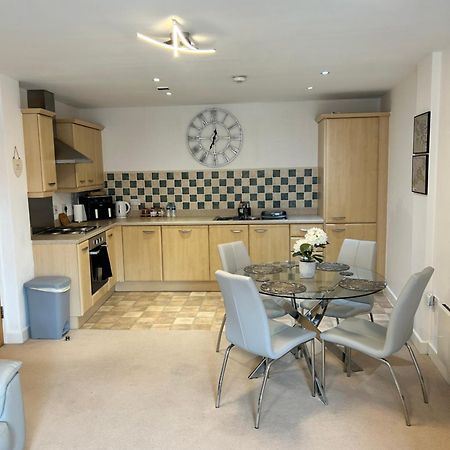 City Centre Apartment. Wrexham Exterior photo